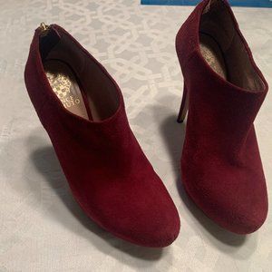 VINCE CAMUTO JERRELL SUEDE BURGUNDY BOOTIES